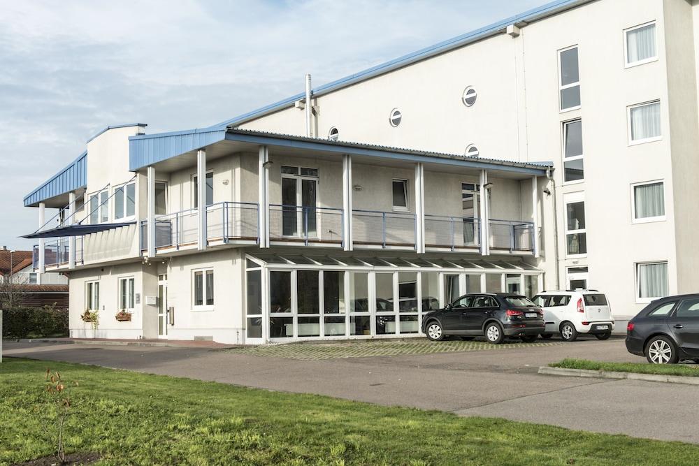 Ibis Leipzig Nord-Ost Hotel Taucha Exterior photo